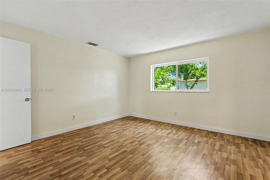 En Venta: $335,000 (2 camas, 2 baños, 1843 Pies cuadrados)