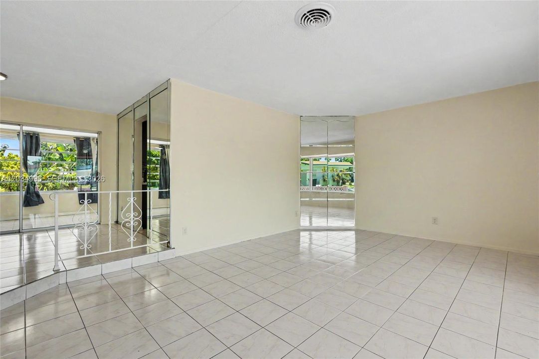 En Venta: $335,000 (2 camas, 2 baños, 1843 Pies cuadrados)