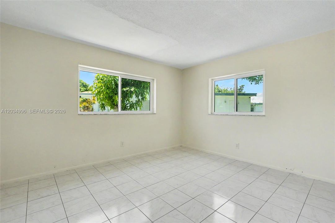 En Venta: $335,000 (2 camas, 2 baños, 1843 Pies cuadrados)