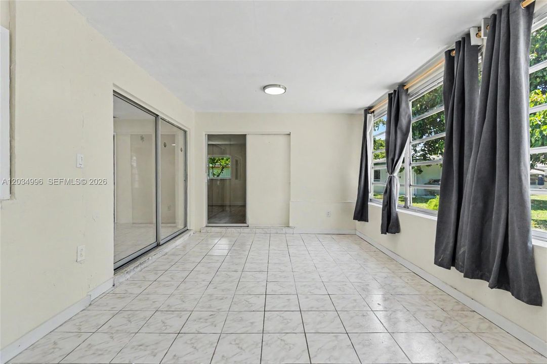 En Venta: $335,000 (2 camas, 2 baños, 1843 Pies cuadrados)