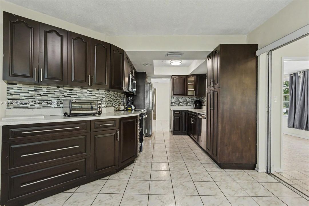 En Venta: $335,000 (2 camas, 2 baños, 1843 Pies cuadrados)