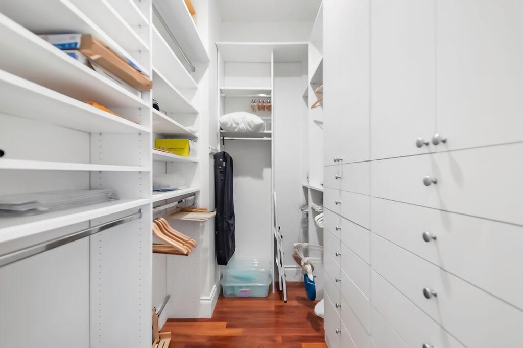closet sandbourne