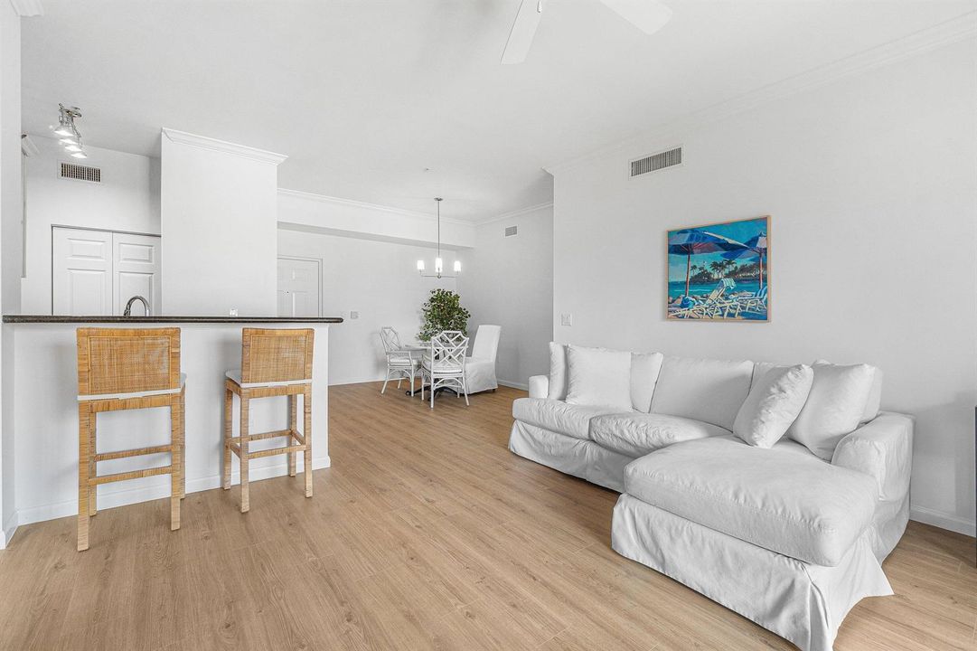 012-11740SaintAndrewsPlace-304-Wellingto