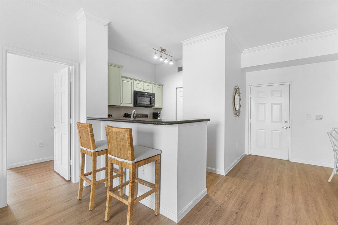 017-11740SaintAndrewsPlace-304-Wellingto