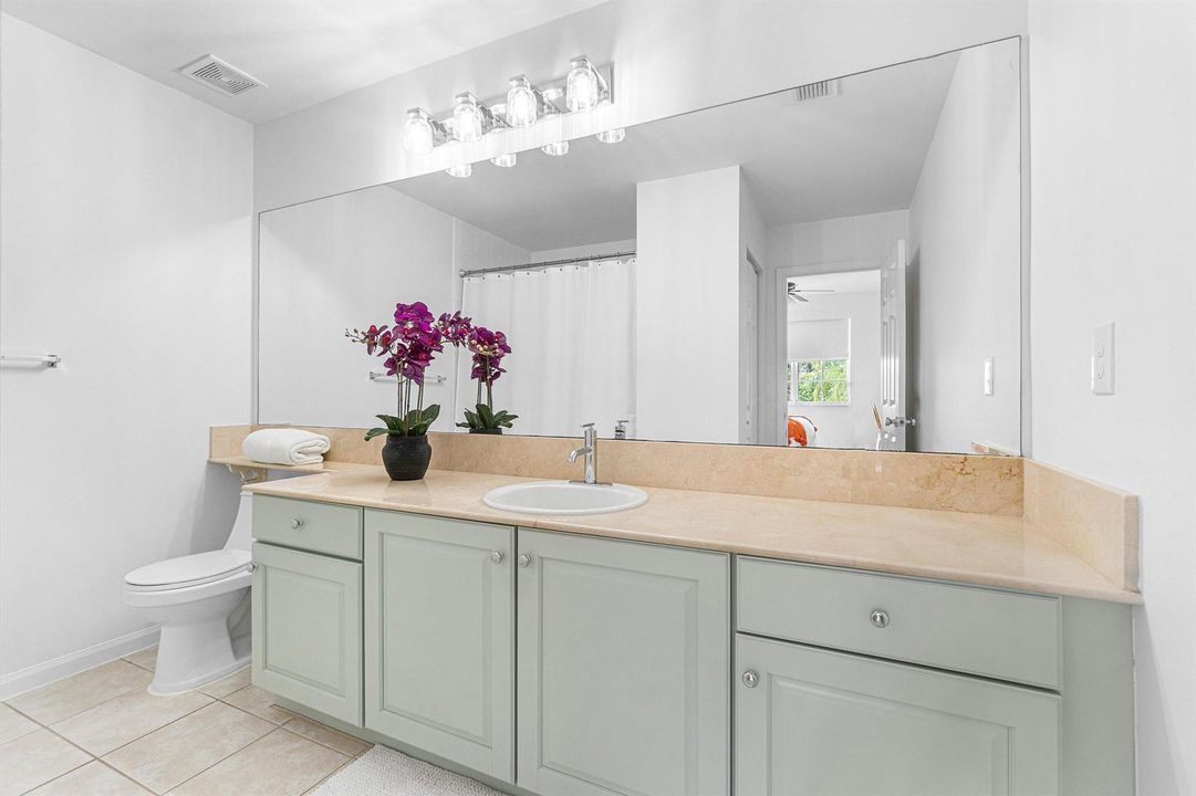 008-11740SaintAndrewsPlace-304-Wellingto