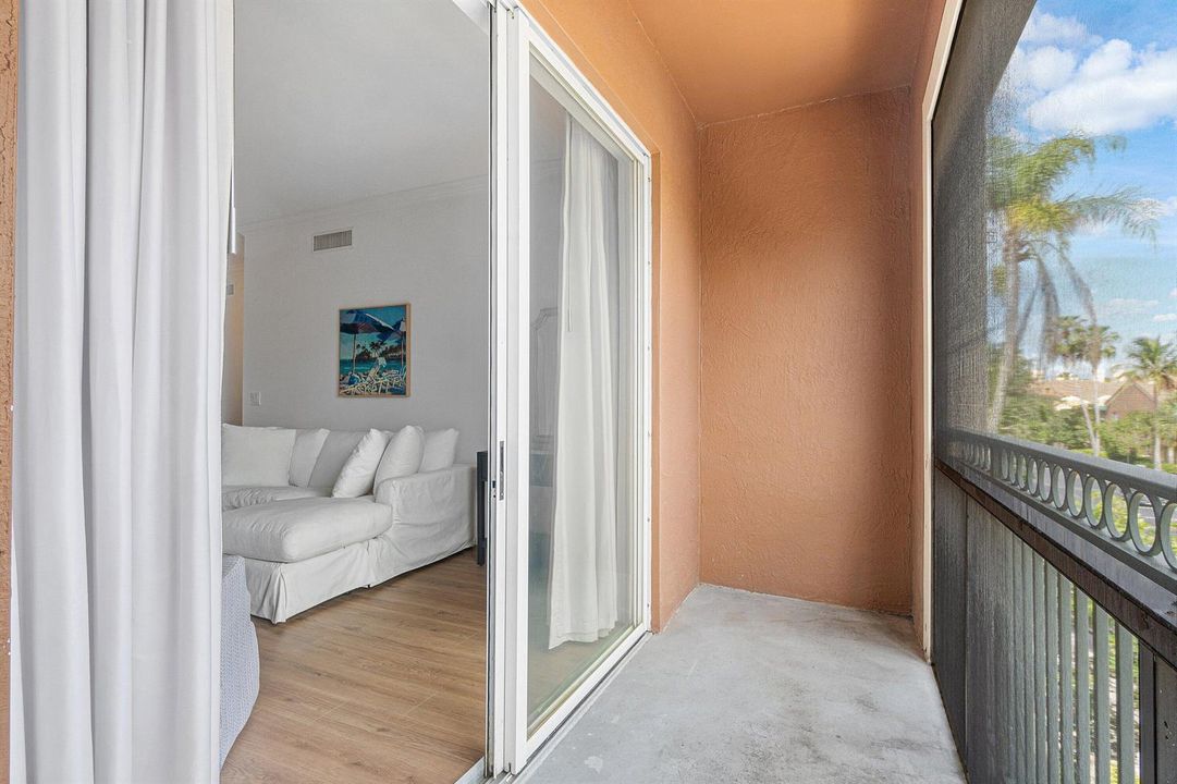 015-11740SaintAndrewsPlace-304-Wellingto