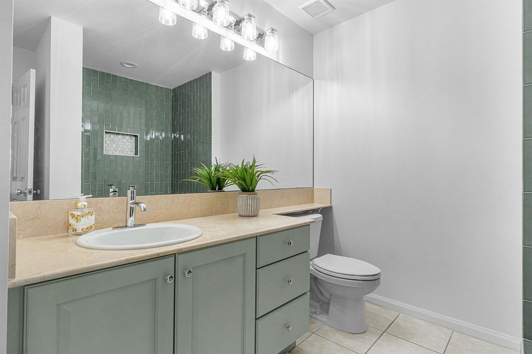 028-11740SaintAndrewsPlace-304-Wellingto