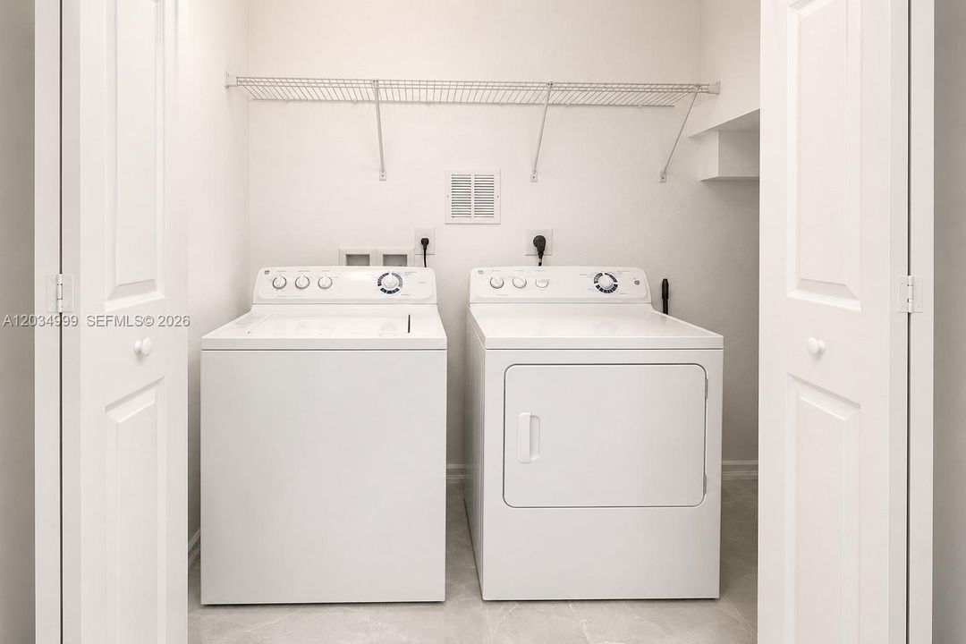 For Sale: $380,000 (3 beds, 2 baths, 1515 Square Feet)