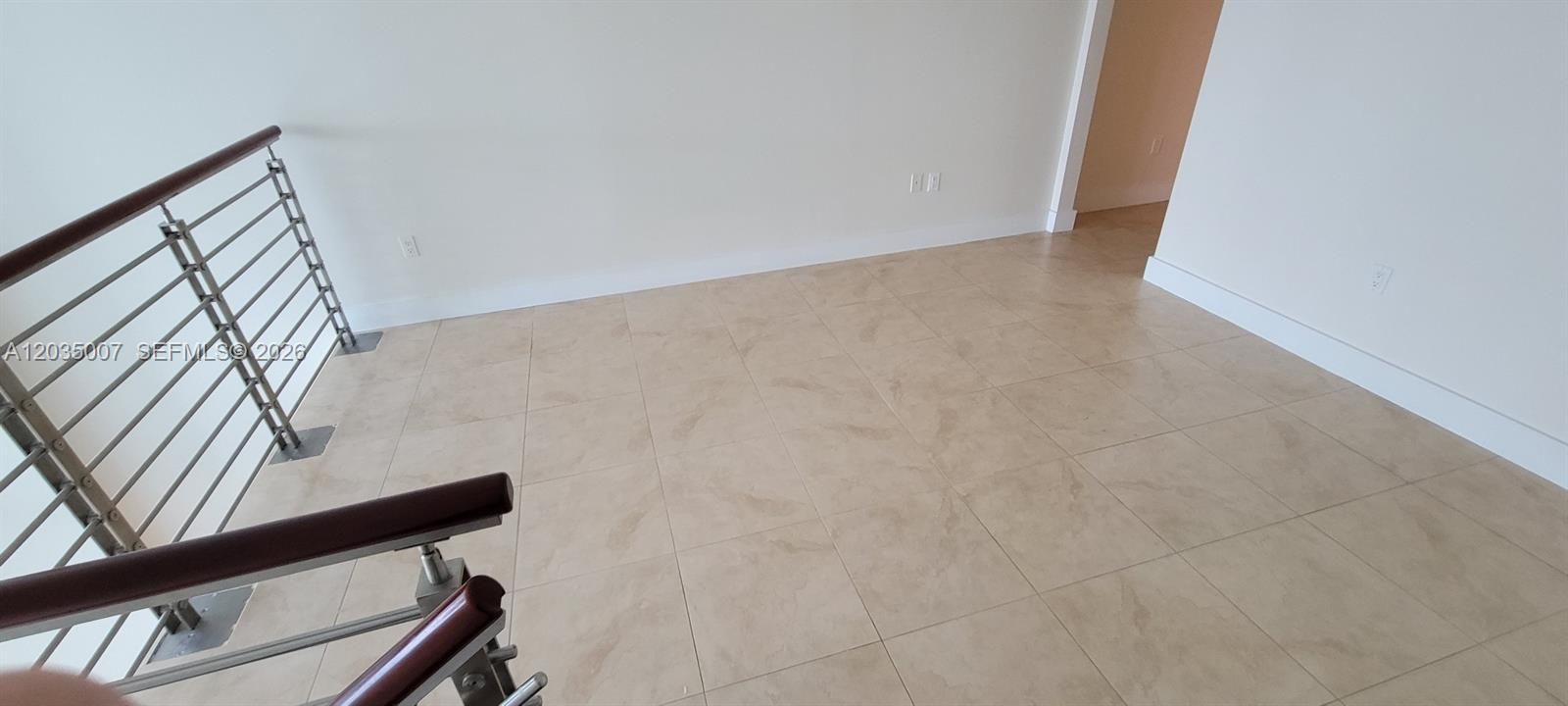 For Rent: $2,900 (1 beds, 1 baths, 981 Square Feet)