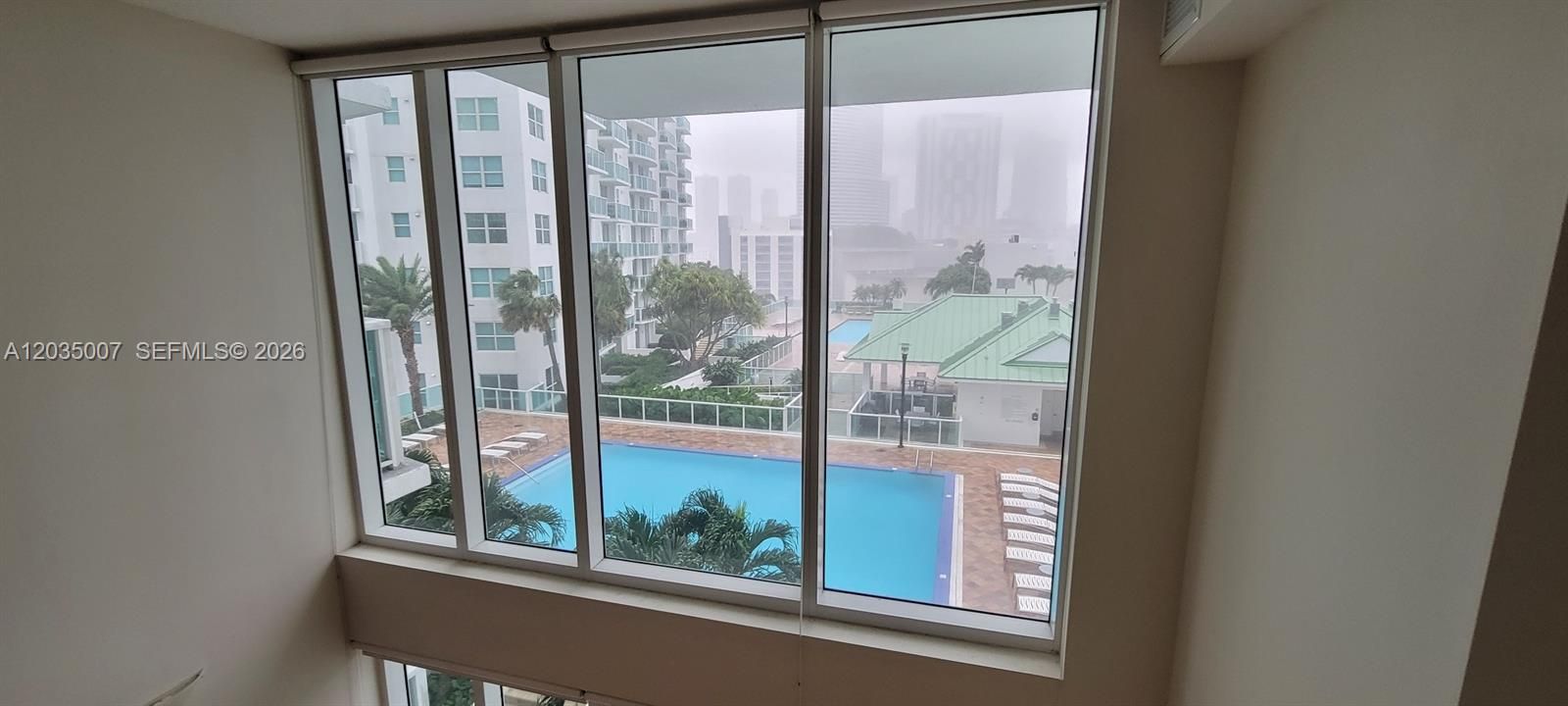 For Rent: $2,900 (1 beds, 1 baths, 981 Square Feet)