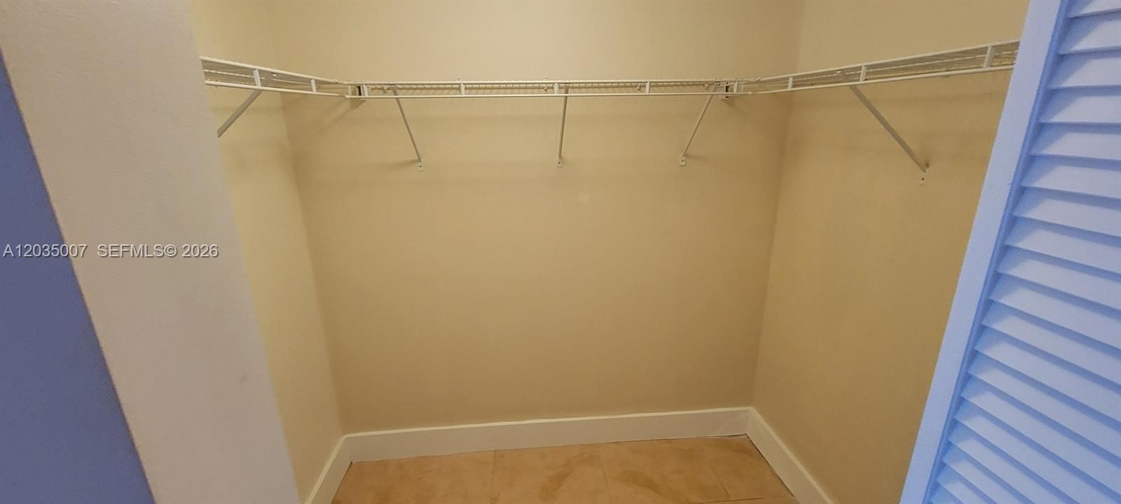 For Rent: $2,900 (1 beds, 1 baths, 981 Square Feet)
