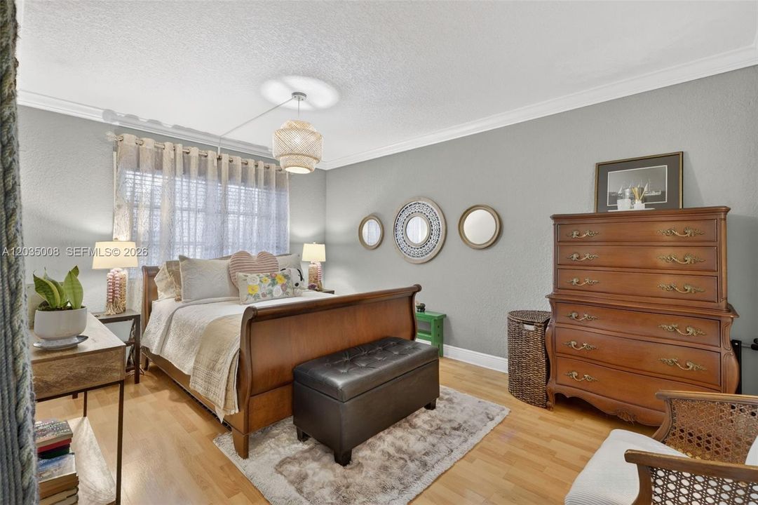 For Sale: $405,000 (3 beds, 2 baths, 1269 Square Feet)