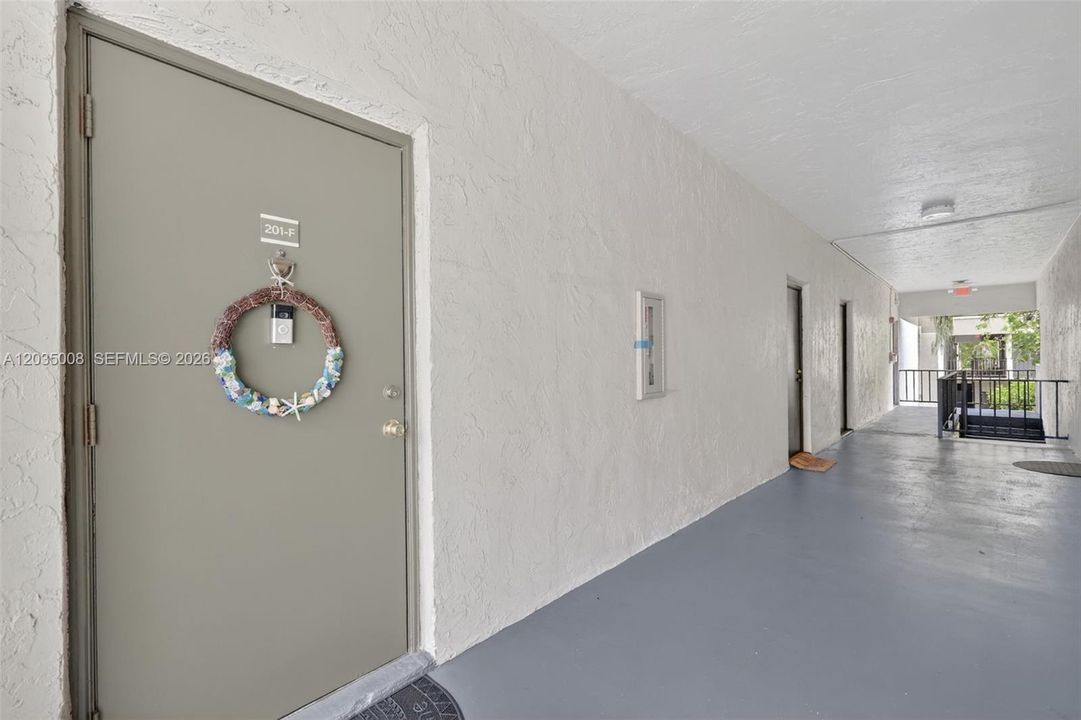 For Sale: $405,000 (3 beds, 2 baths, 1269 Square Feet)