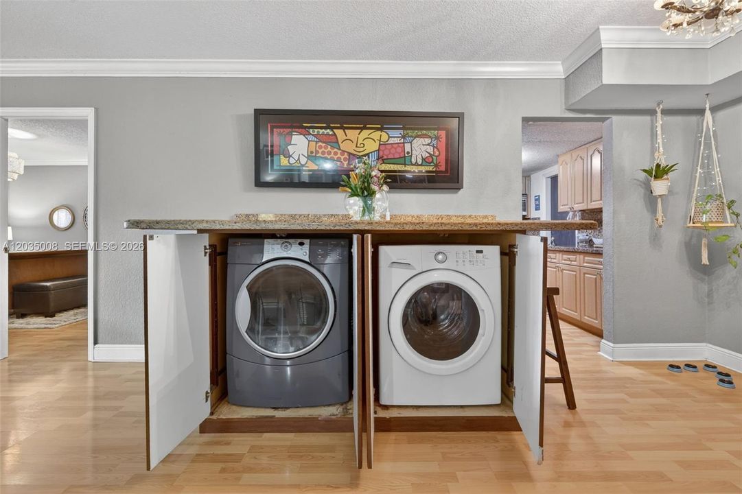For Sale: $405,000 (3 beds, 2 baths, 1269 Square Feet)