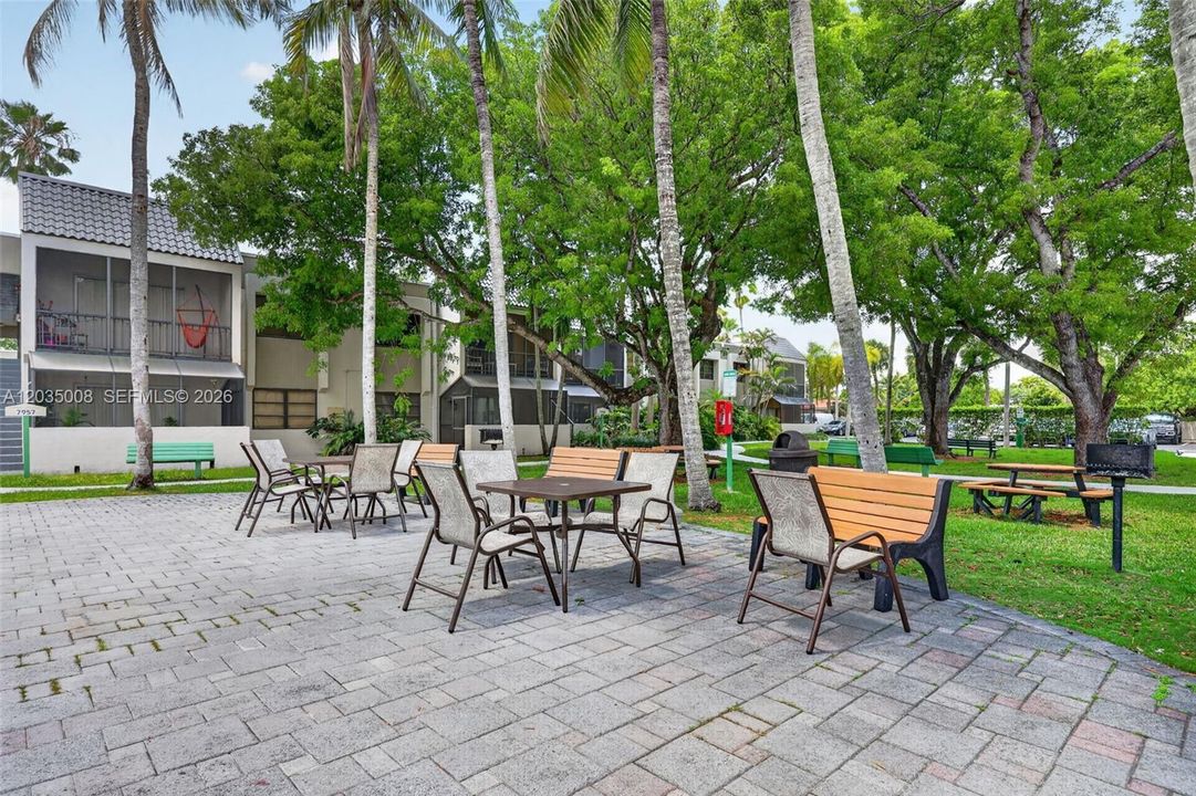 For Sale: $405,000 (3 beds, 2 baths, 1269 Square Feet)