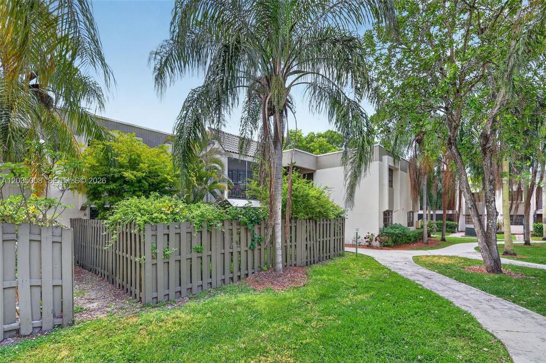 For Sale: $405,000 (3 beds, 2 baths, 1269 Square Feet)