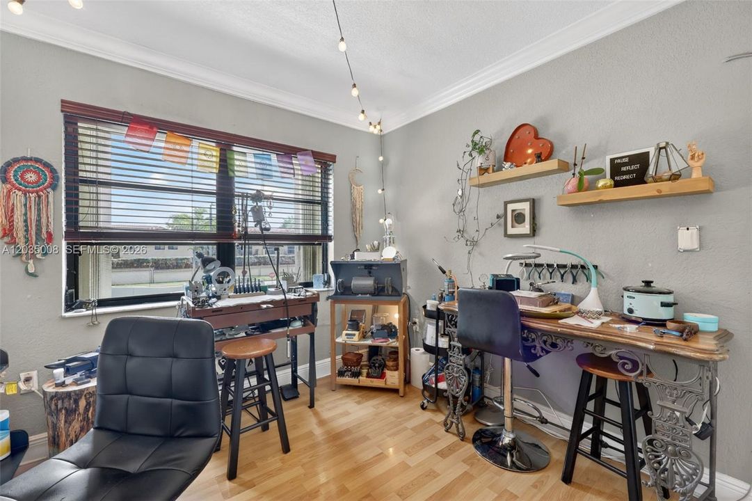 For Sale: $405,000 (3 beds, 2 baths, 1269 Square Feet)