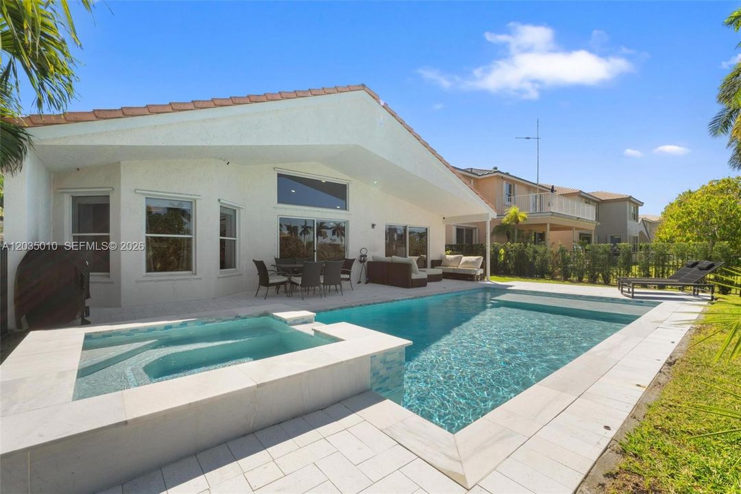出租: $5,800 (4 贝兹, 3 浴室, 1815 平方英尺)