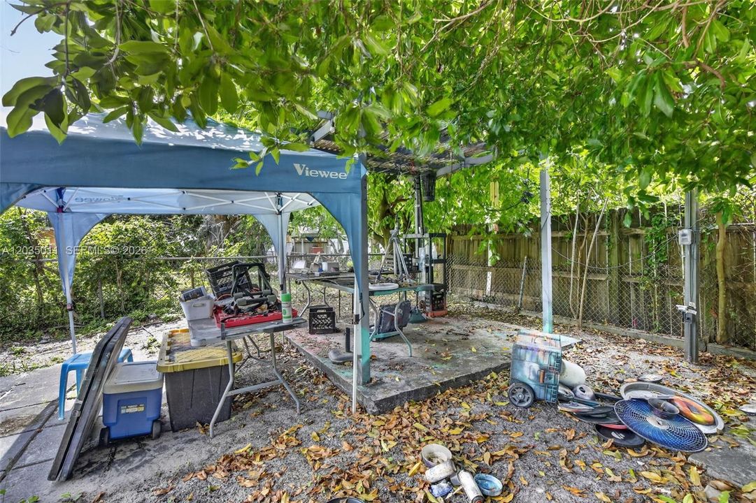 For Rent: $4,200 (4 beds, 2 baths, 1340 Square Feet)