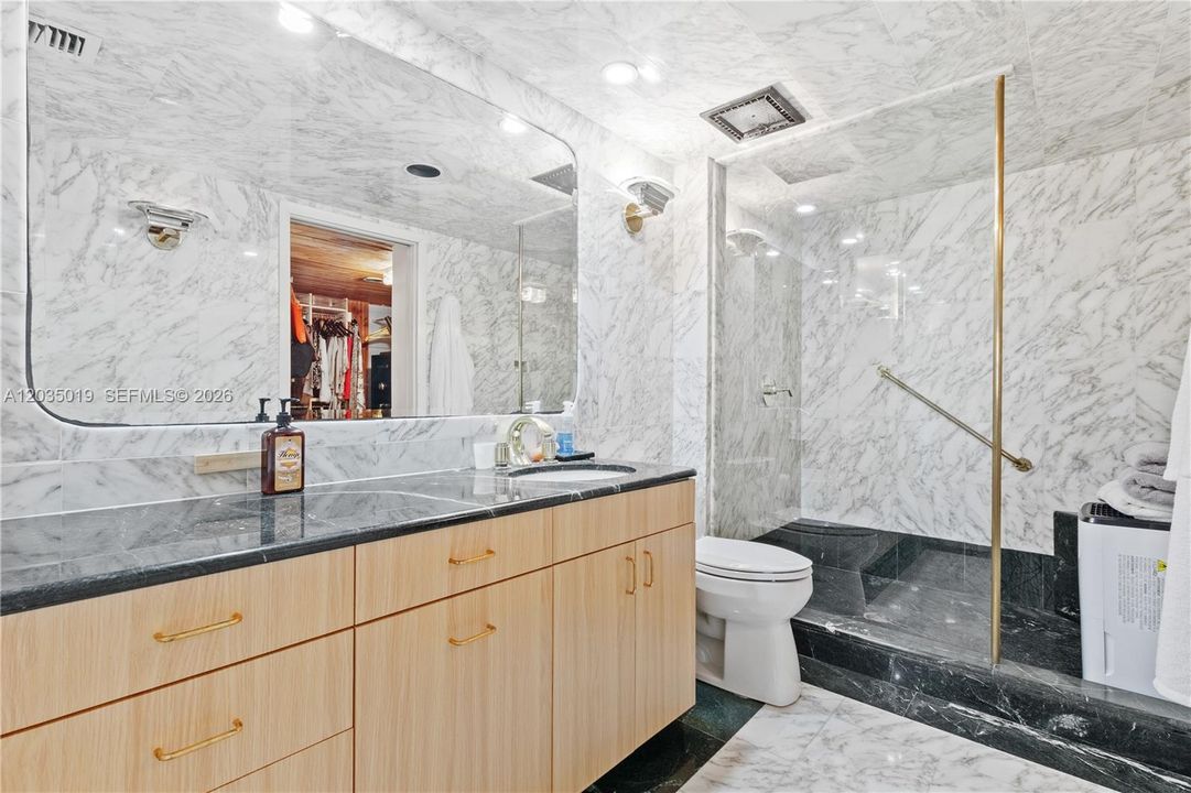 En Venta: $700,000 (1 camas, 3 baños, 2320 Pies cuadrados)