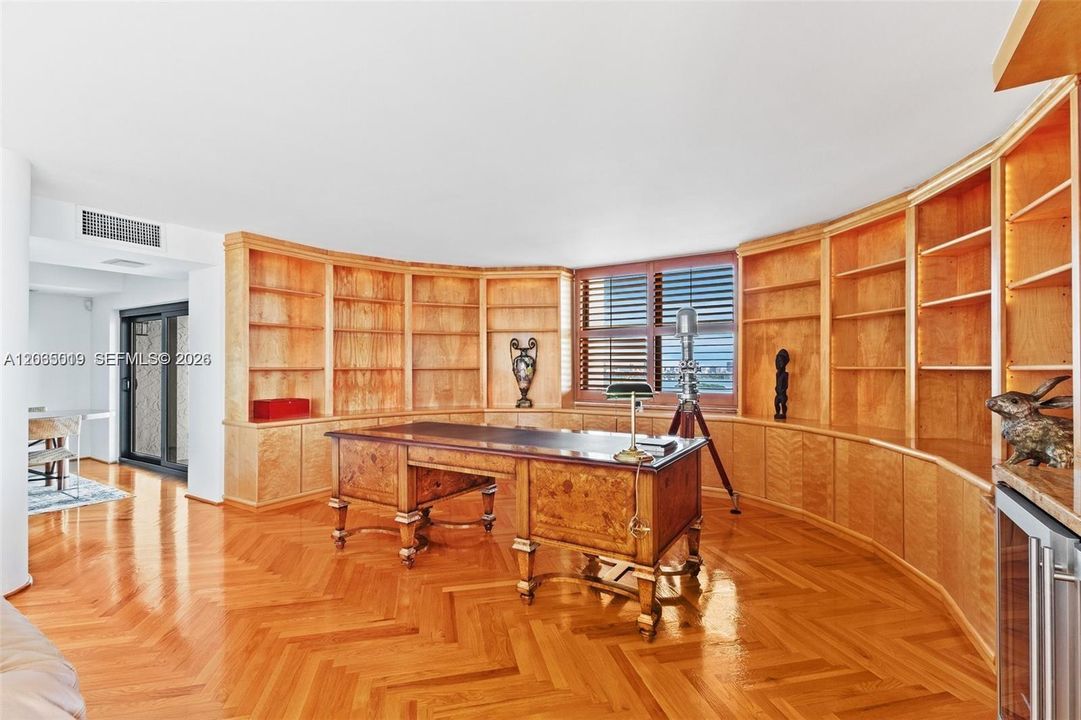 For Sale: $700,000 (1 beds, 3 baths, 2320 Square Feet)