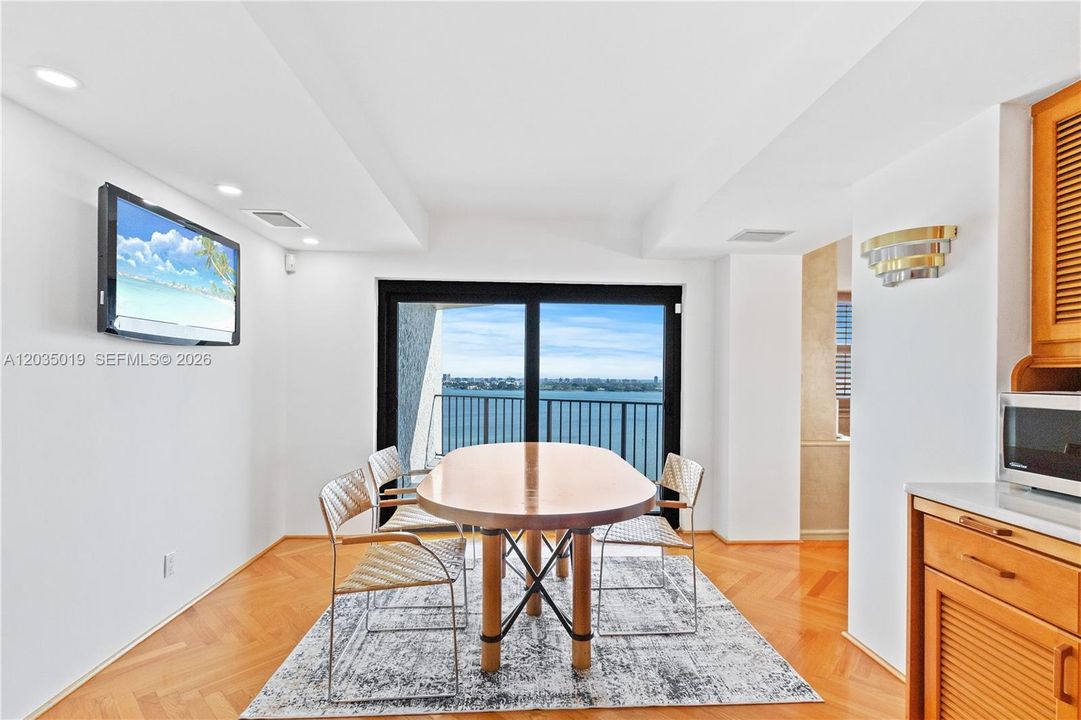 En Venta: $700,000 (1 camas, 3 baños, 2320 Pies cuadrados)