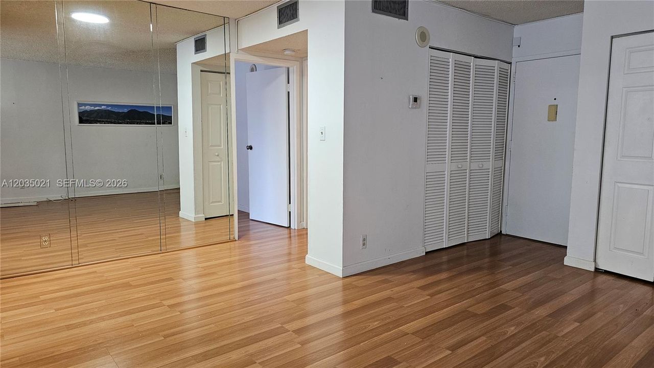 For Rent: $1,700 (1 beds, 1 baths, 640 Square Feet)