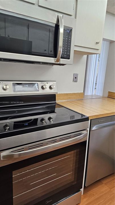 For Rent: $1,700 (1 beds, 1 baths, 640 Square Feet)