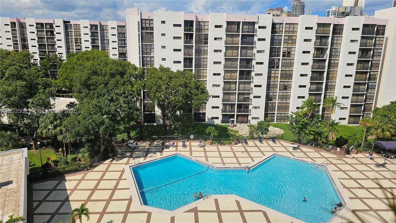 For Rent: $1,700 (1 beds, 1 baths, 640 Square Feet)