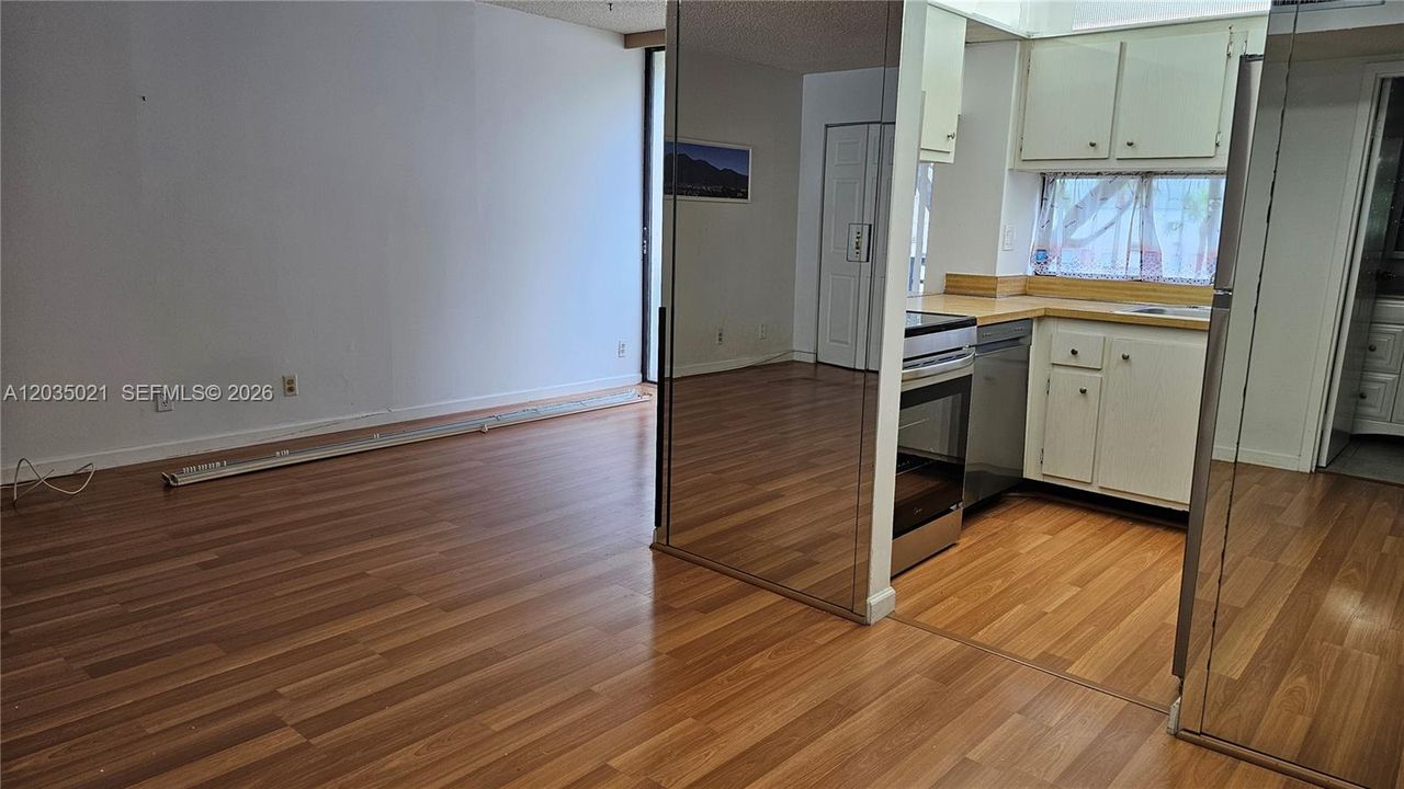 For Rent: $1,700 (1 beds, 1 baths, 640 Square Feet)