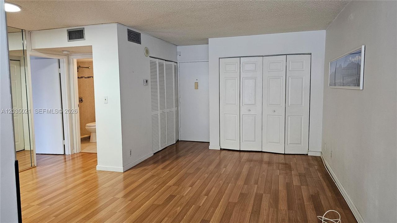 For Rent: $1,700 (1 beds, 1 baths, 640 Square Feet)