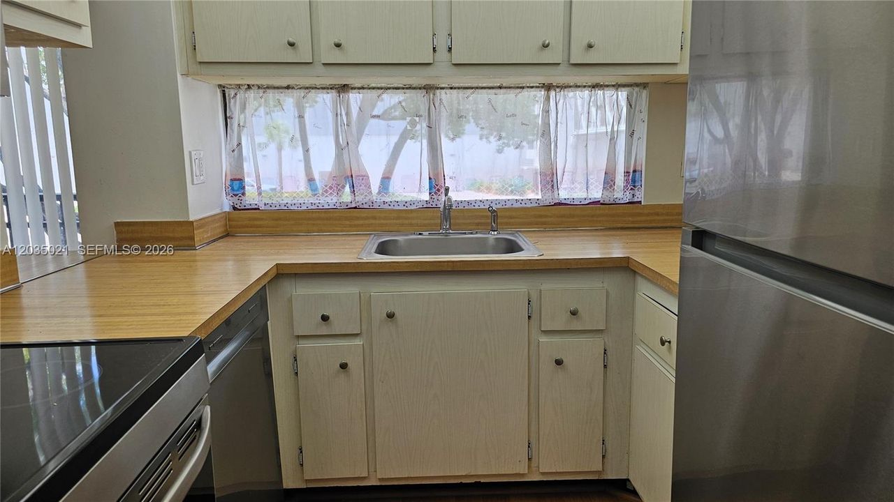 For Rent: $1,700 (1 beds, 1 baths, 640 Square Feet)