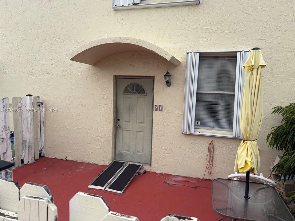 For Sale: $335,000 (2 beds, 2 baths, 1285 Square Feet)