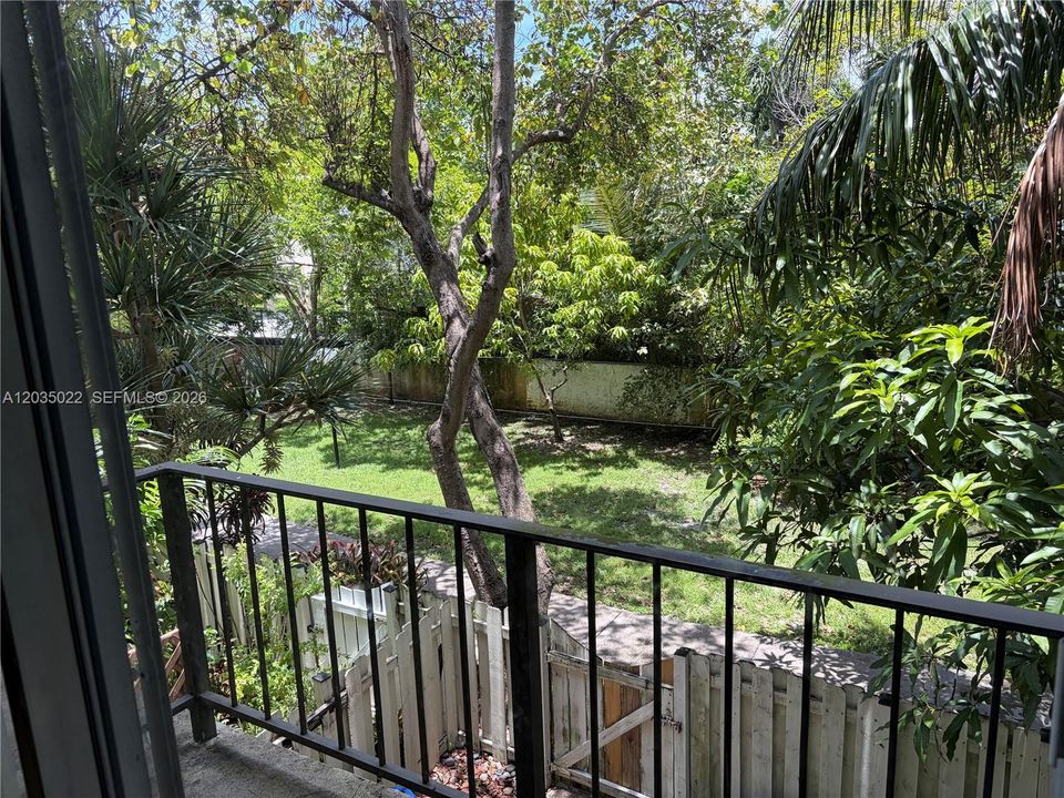 For Sale: $335,000 (2 beds, 2 baths, 1285 Square Feet)