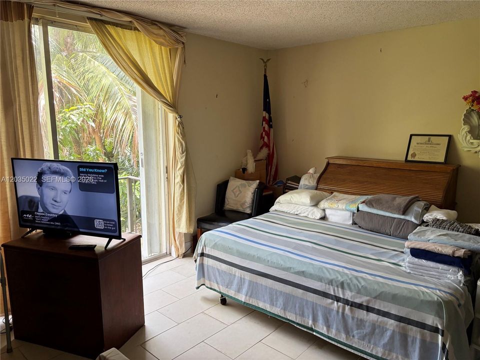 For Sale: $335,000 (2 beds, 2 baths, 1285 Square Feet)