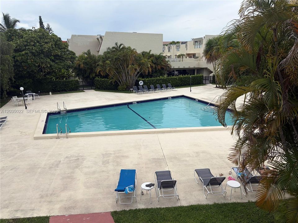 For Sale: $335,000 (2 beds, 2 baths, 1285 Square Feet)