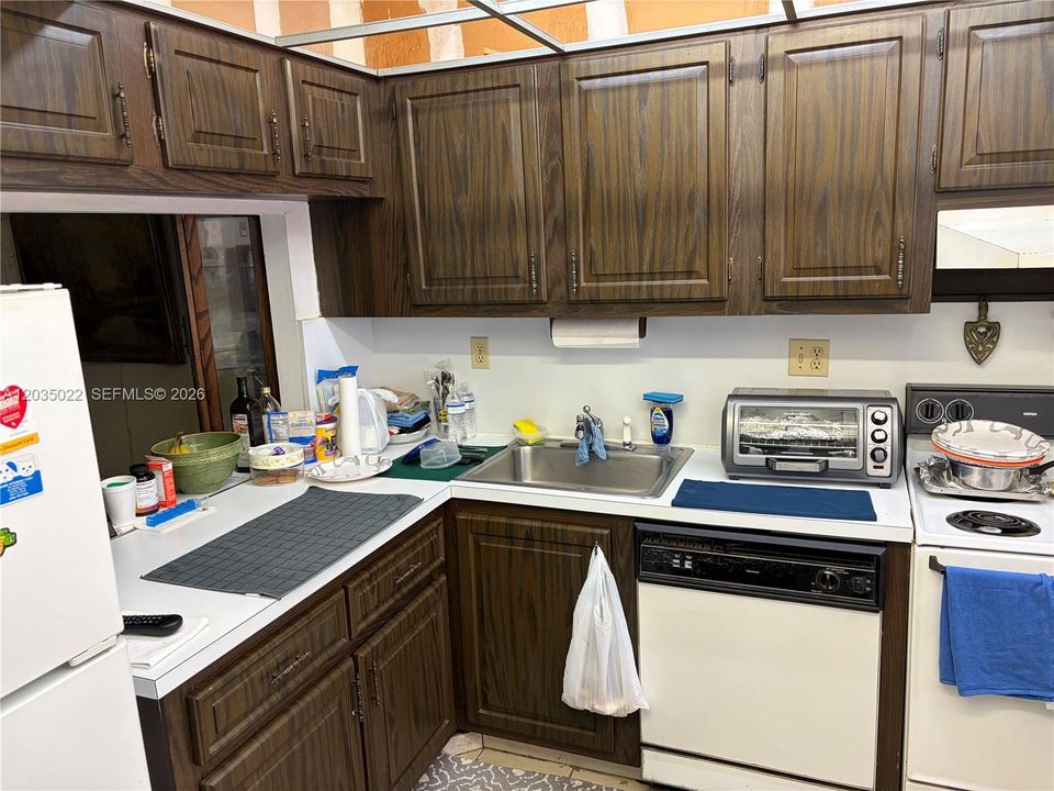 For Sale: $335,000 (2 beds, 2 baths, 1285 Square Feet)