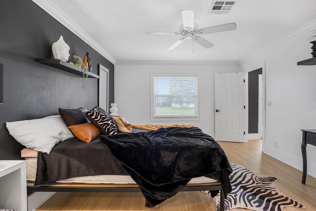 8900-Warwick-Dr-HigMedia-024-1280