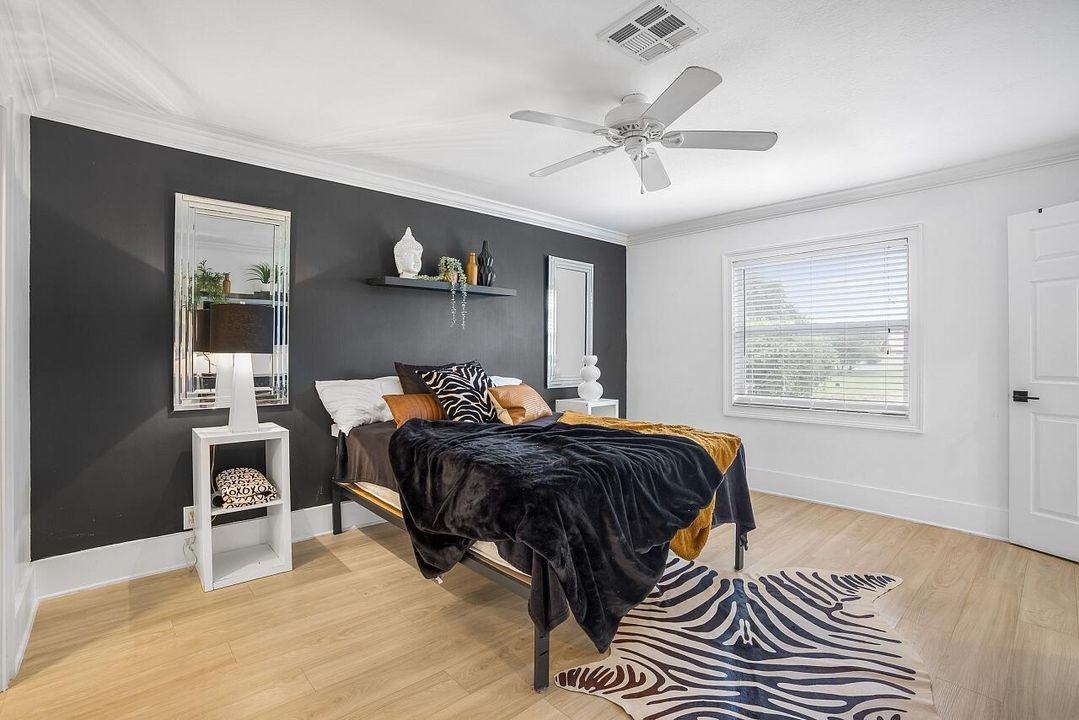 8900-Warwick-Dr-HigMedia-023-1280