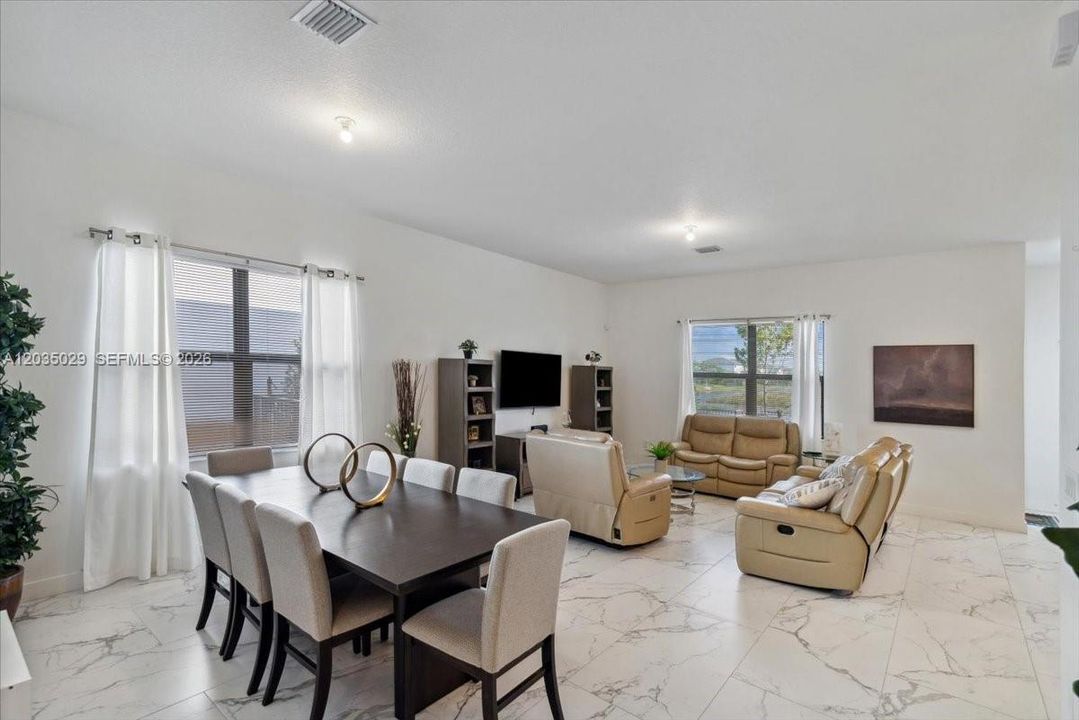 For Sale: $1,350,000 (5 beds, 4 baths, 3633 Square Feet)