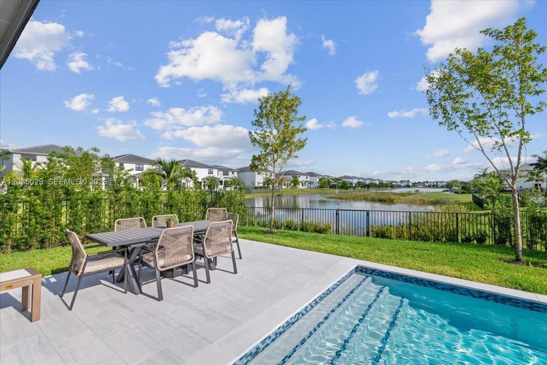 For Sale: $1,350,000 (5 beds, 4 baths, 3633 Square Feet)