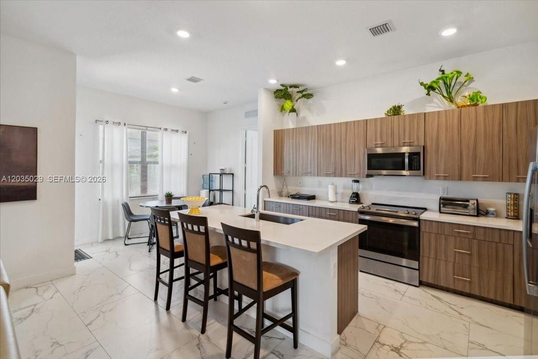 For Sale: $1,350,000 (5 beds, 4 baths, 3633 Square Feet)