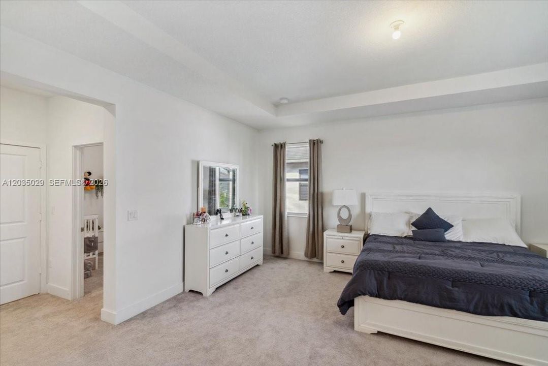 For Sale: $1,350,000 (5 beds, 4 baths, 3633 Square Feet)