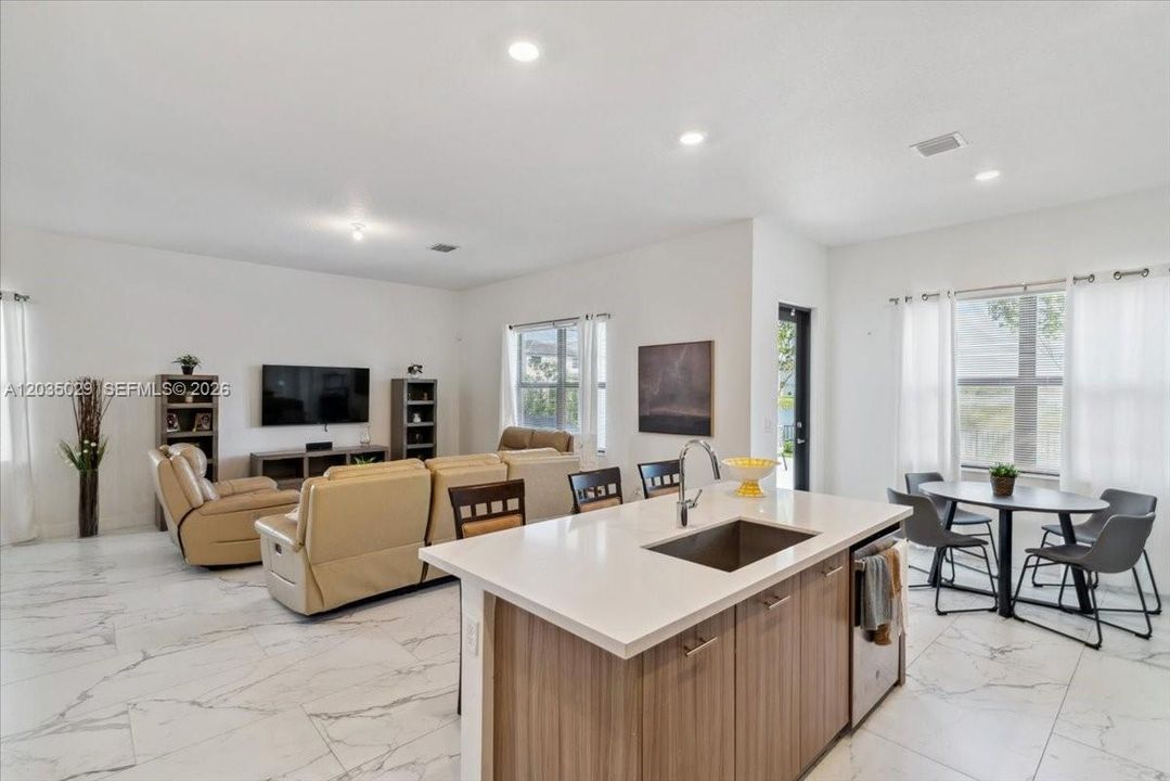 For Sale: $1,350,000 (5 beds, 4 baths, 3633 Square Feet)