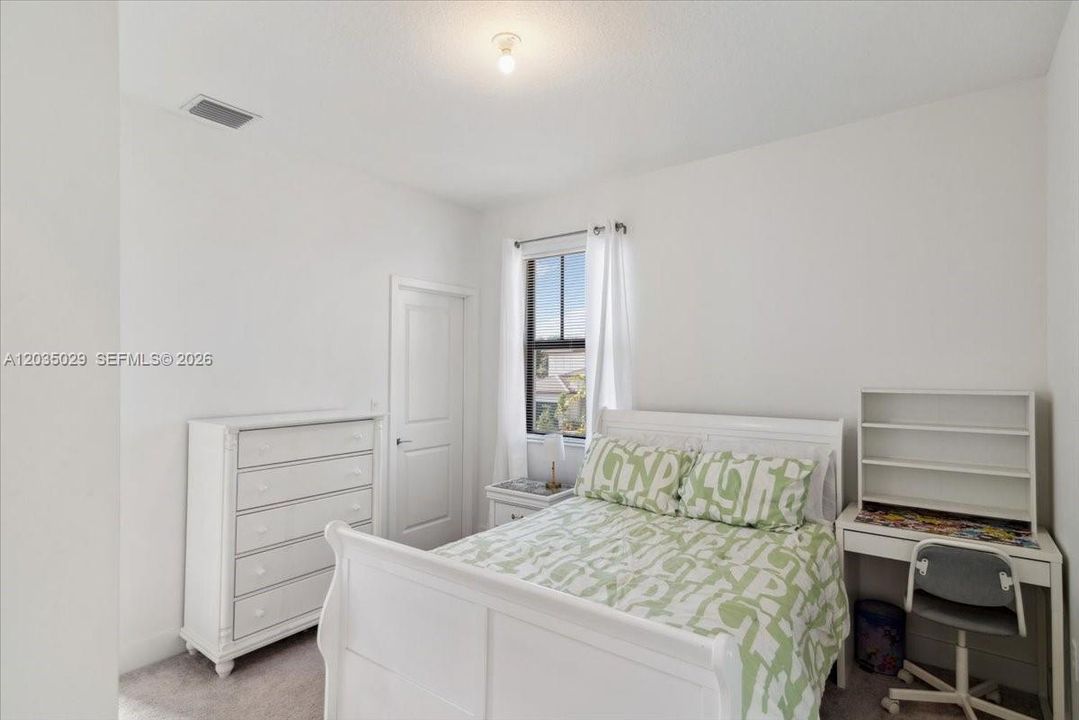 For Sale: $1,350,000 (5 beds, 4 baths, 3633 Square Feet)