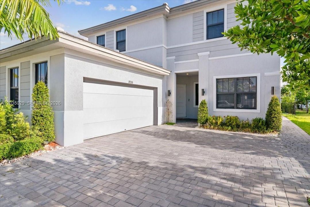 For Sale: $1,350,000 (5 beds, 4 baths, 3633 Square Feet)