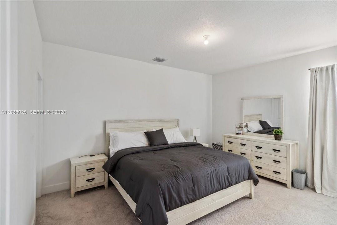 For Sale: $1,350,000 (5 beds, 4 baths, 3633 Square Feet)