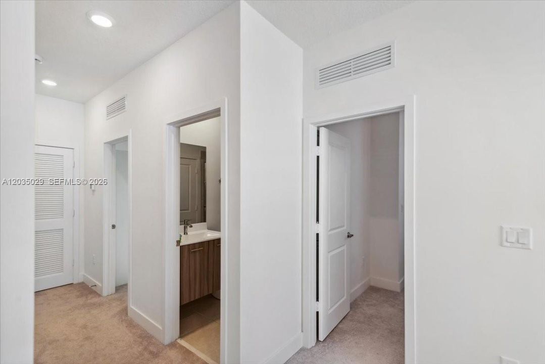 For Sale: $1,350,000 (5 beds, 4 baths, 3633 Square Feet)
