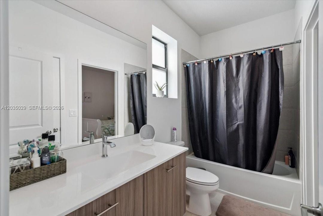 For Sale: $1,350,000 (5 beds, 4 baths, 3633 Square Feet)