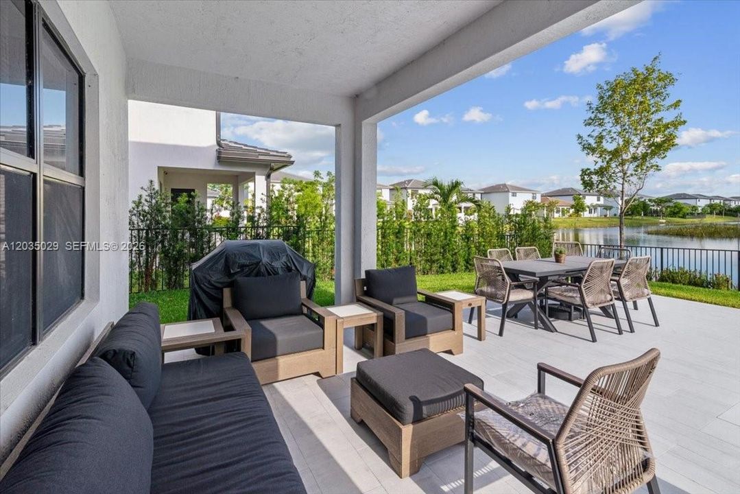 For Sale: $1,350,000 (5 beds, 4 baths, 3633 Square Feet)